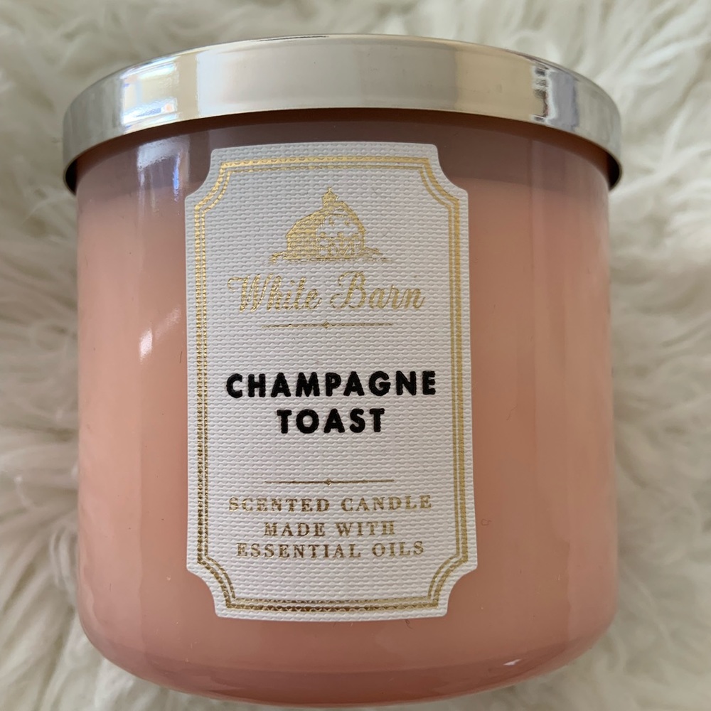 Champagne toast 🥂 3wick candle ✨